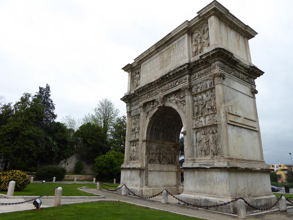 Pietre Di Fiume Villa Apice Exteriör bild